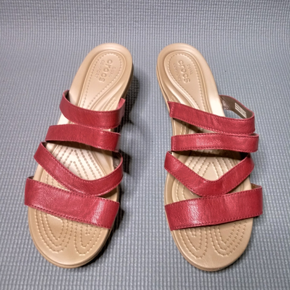 Crocs LeighAnn Mini Wedge Leather Slide Pepper